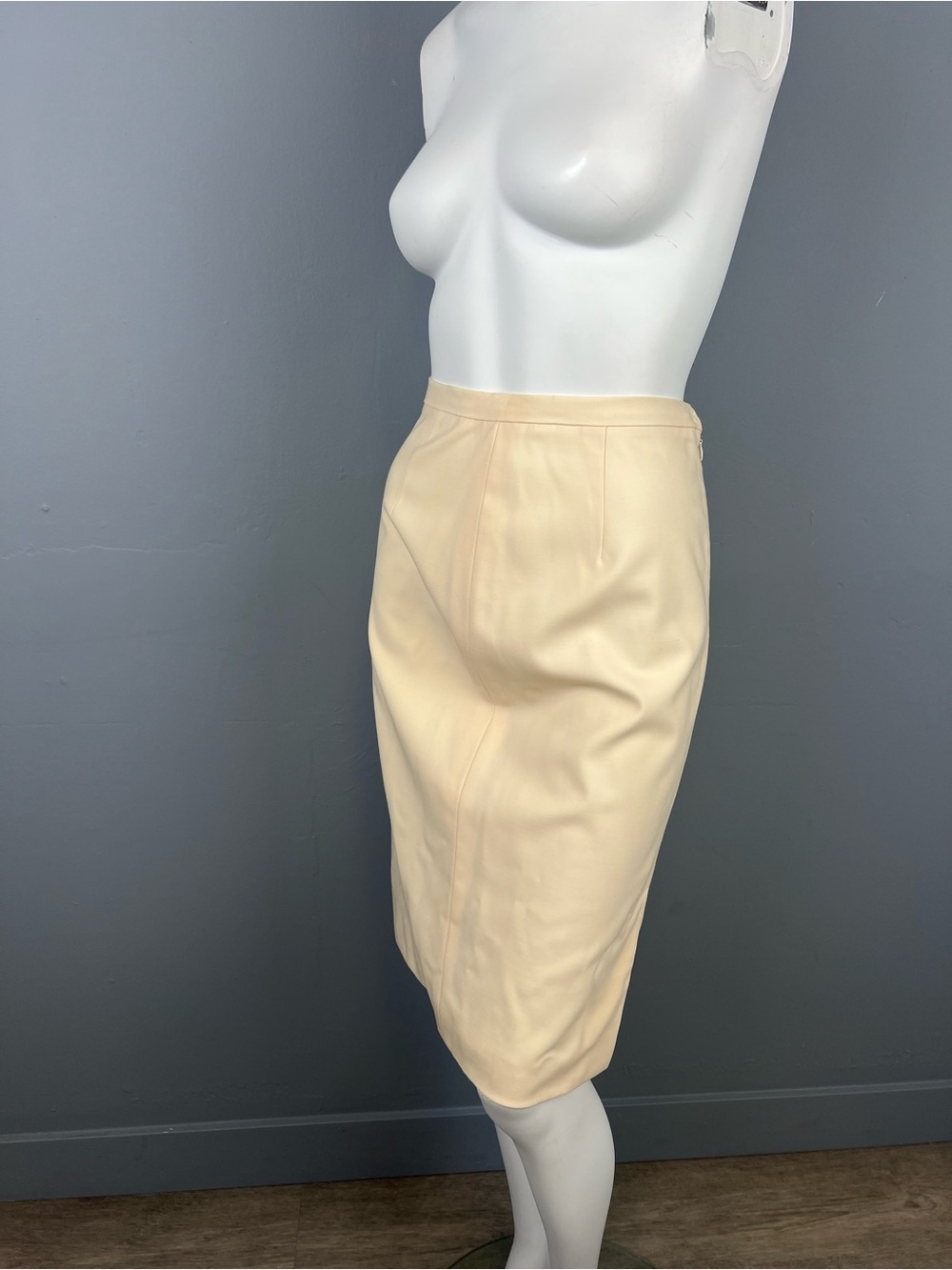 Dolce&Gabbana Classic Cream Pencil Skirt - Women's Made in Italy
